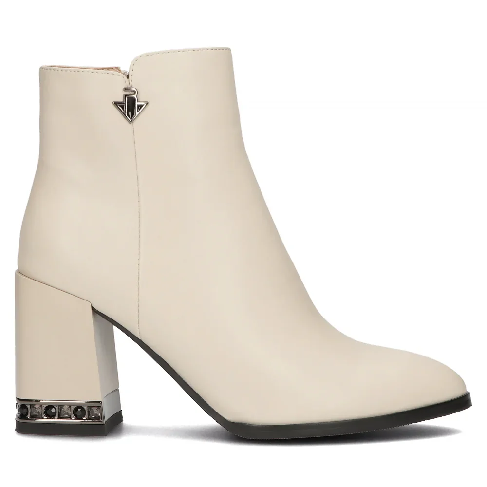 Botine dama din piele naturala alba cu toc gros 8 cm 14342